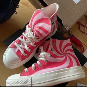 Only worn twice. In excellent condition got for the Eras Tour